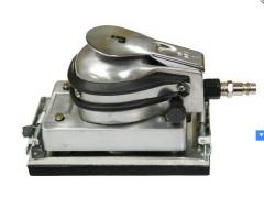 J-1035 Пневматическая шлифовальная машинка орбитального типа для тонкого шлифования. Орбитальный ход 5 мм. Корпус из нержавеющей стали. Подошва с зажимами 90×170 мм. Частота вращения ротора 8000 об/мин, давл. 6,3 бар, масса 1,32 кг.